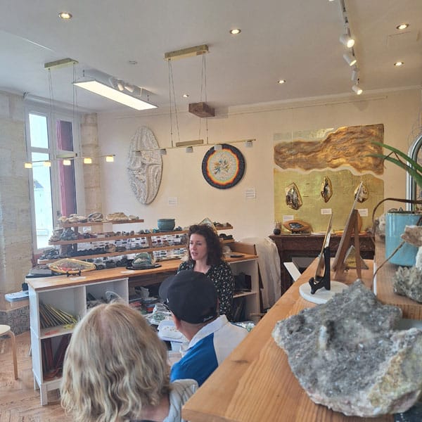 Emilie Baudrai dans son atelier d'artiste nous parle de son métier