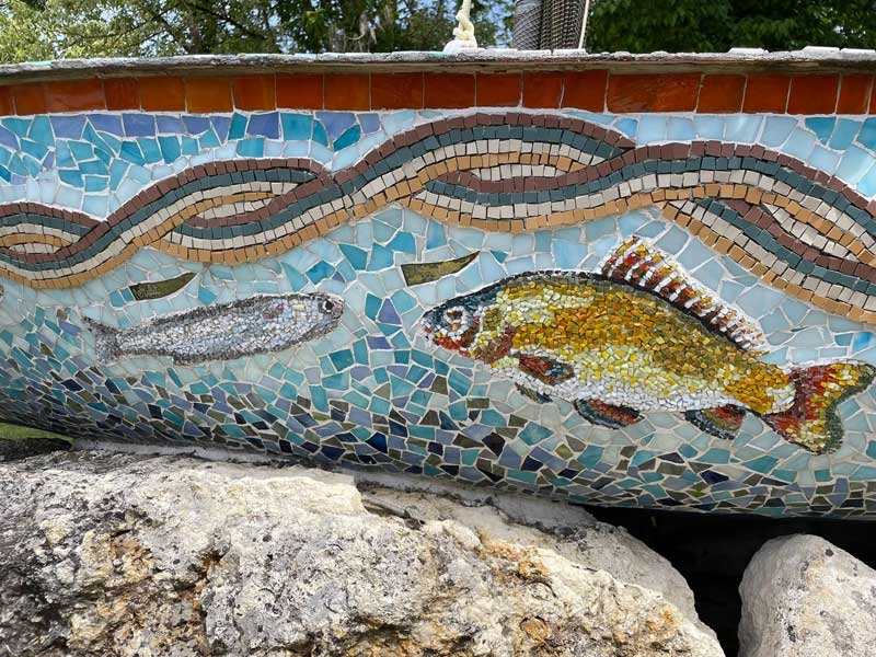 Détail de l’œuvre "Embarquez sur la Muse" : deux poissons